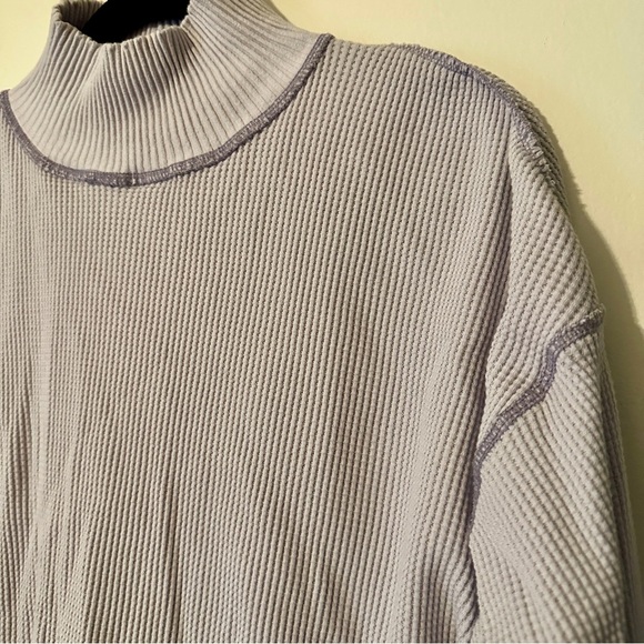 Urban Outfitters Lavender Waffle Knit
Thermal Long Sleeve Turtleneck Top Small - Picture 5 of 12